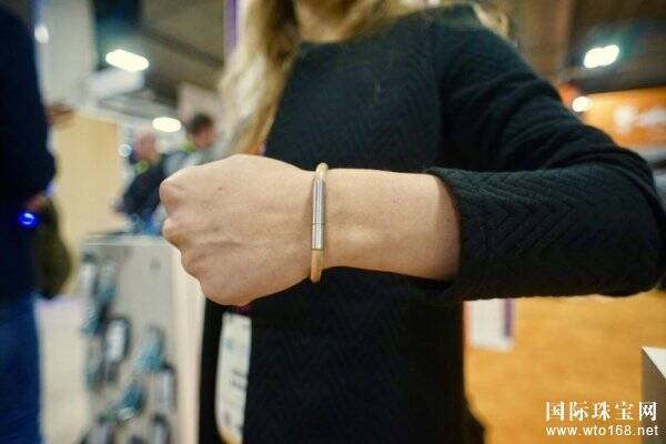 Invi Bracelet手镯开发用臭味防御术保护自身